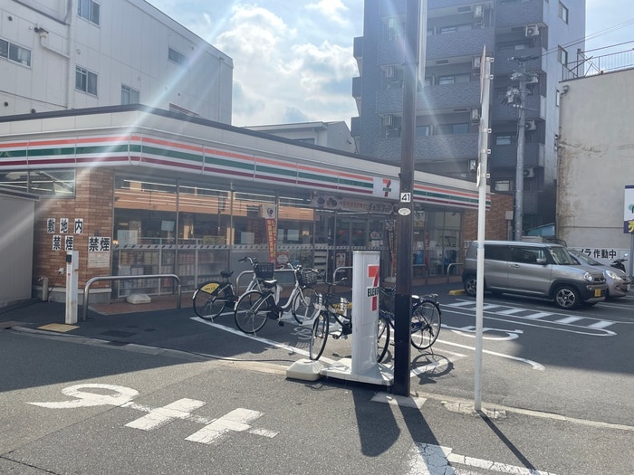 セブンイレブン(コンビニ)まで450m コスモⅢ