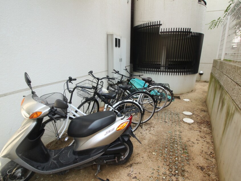 駐輪場 シャルマンコート西宮