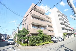 ロイヤルエスタ服部