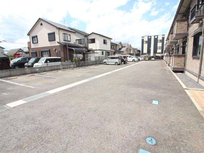 駐車場 グレイスカ－サ２番館