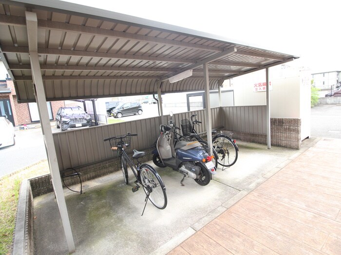 駐輪場 グレイスカ－サ２番館
