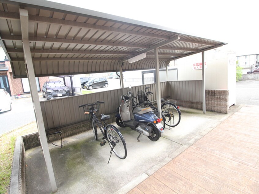 駐輪場 グレイスカ－サ２番館