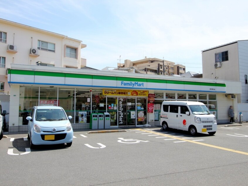 ファミリーマート岡町北店(コンビニ)まで800m メゾン・クレール