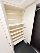 靴箱 ﾌﾟﾚｻﾝｽNEO大和田STATIONﾍﾞｾﾞﾙ