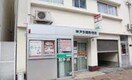 神戸多聞郵便局(郵便局)まで350m ｴｽﾘｰﾄﾞ神戸ｸﾞﾗﾝﾄﾞｰﾙ（1208）