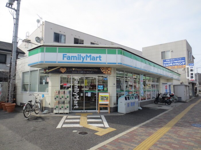 ファミリーマート八尾南本町1丁目(コンビニ)まで160m La Pause East Avenue