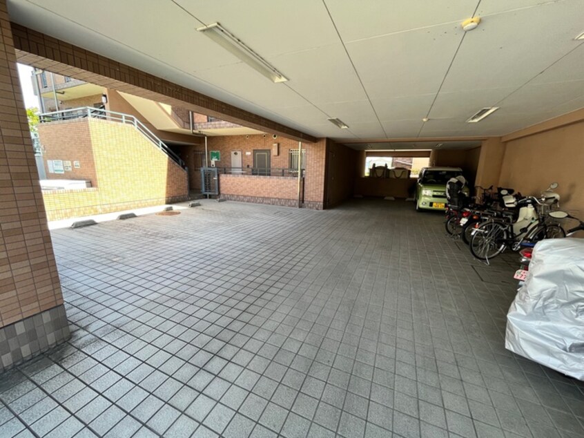 駐車場 ＮＬバルビゾンスカイ