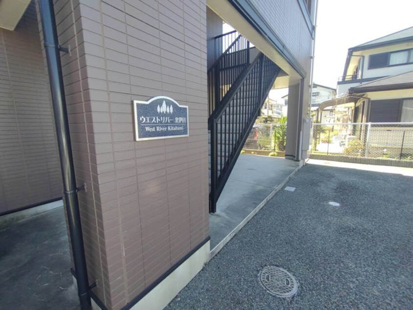 エントランス部分 ウエストリバ－北伊丹