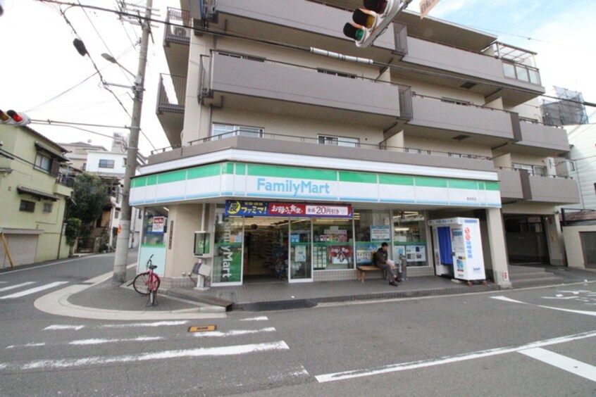 ファミリーマート長居西店(コンビニ)まで110m 樋上マンション