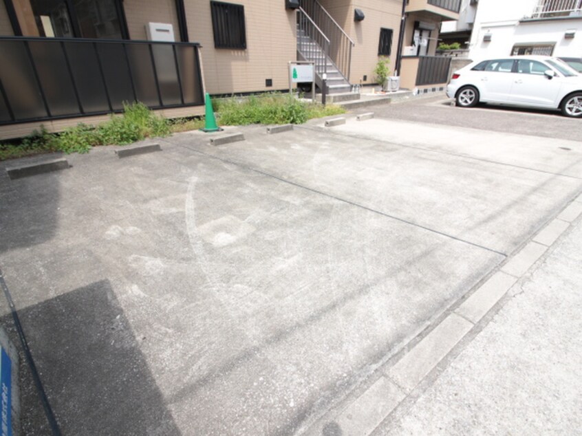 駐車場 ハイツ・ツゥ・サティ