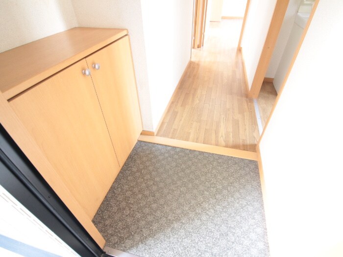 玄関 ハイツ・ツゥ・サティ