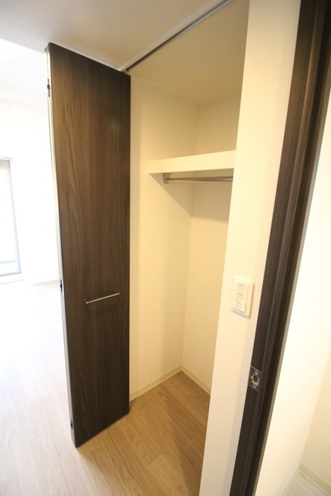 収納 ﾌﾟﾚｻﾝｽ新大阪ｲｵﾘｱ(614)