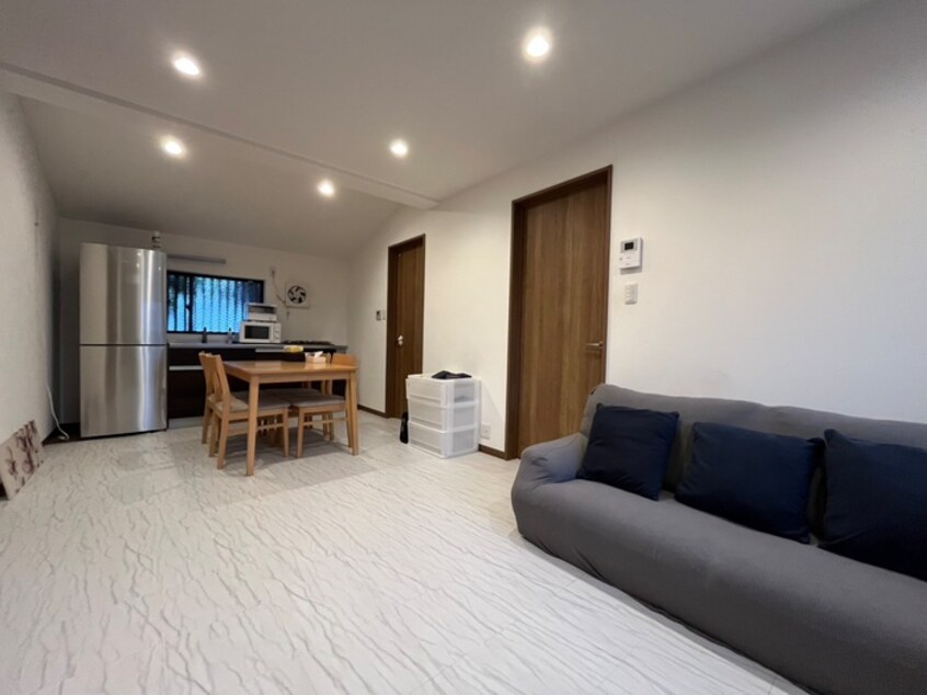 居室 京都市東山区福稲上高松町一戸建