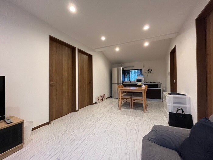 居室 京都市東山区福稲上高松町一戸建