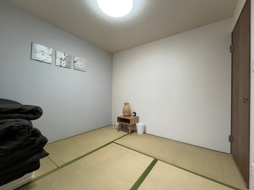 居室 京都市東山区福稲上高松町一戸建