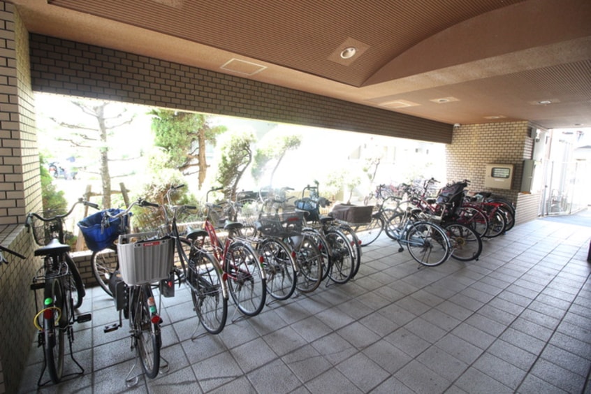 駐輪場 メゾンリンド西宮