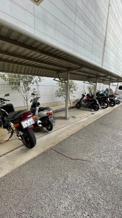 バイク置き場 ﾌｧﾐｰﾙﾊｲﾂ堺Ⅰ番館（302）