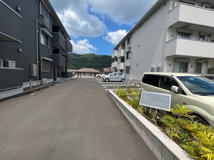 駐車場 licorice B棟
