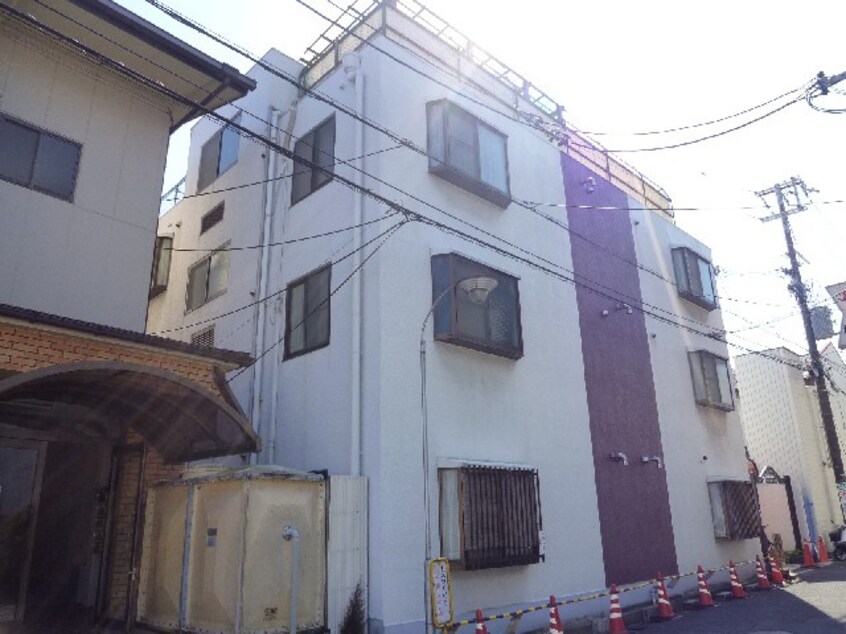 外観写真 プラットホーム総持寺駅前