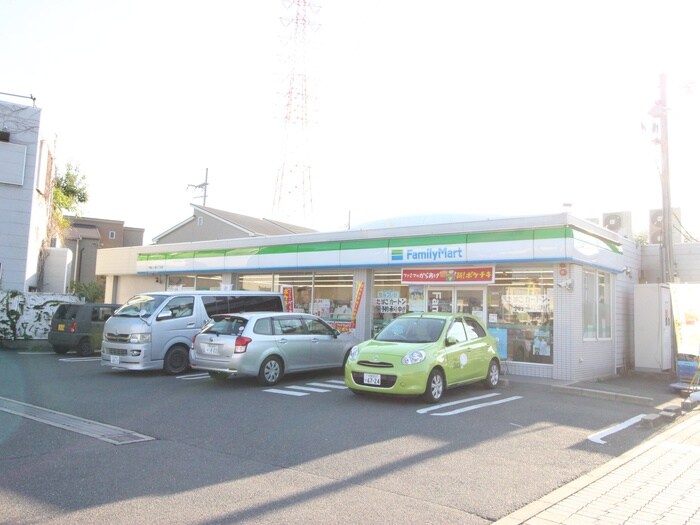 ファミリーマート五月田町店(コンビニ)まで600m パークハイツ