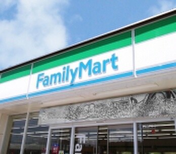 ファミリーマート豊里7丁目店(コンビニ)まで240m KANESHIRO豊里マンション