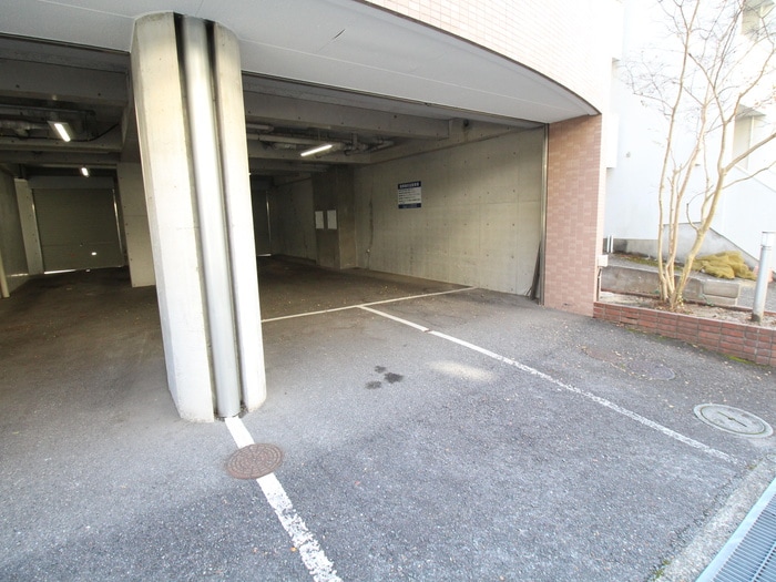 駐車場 カルムWEST