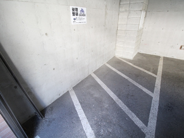 駐輪場 カルムWEST