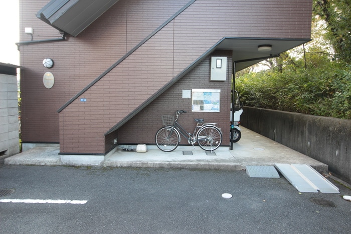 エントランス部分 アンプル－ル茨木