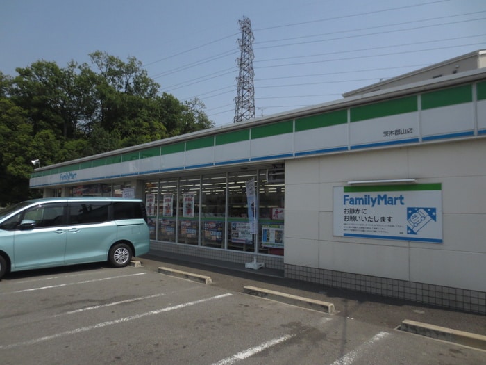 ファミリーマート(コンビニ)まで1000m アンプル－ル茨木