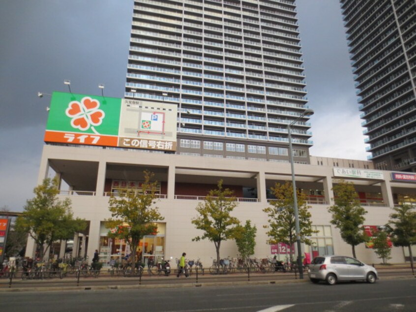 ライフ久宝寺駅前店(スーパー)まで400m ラ・ミュ－久宝寺Ⅰ