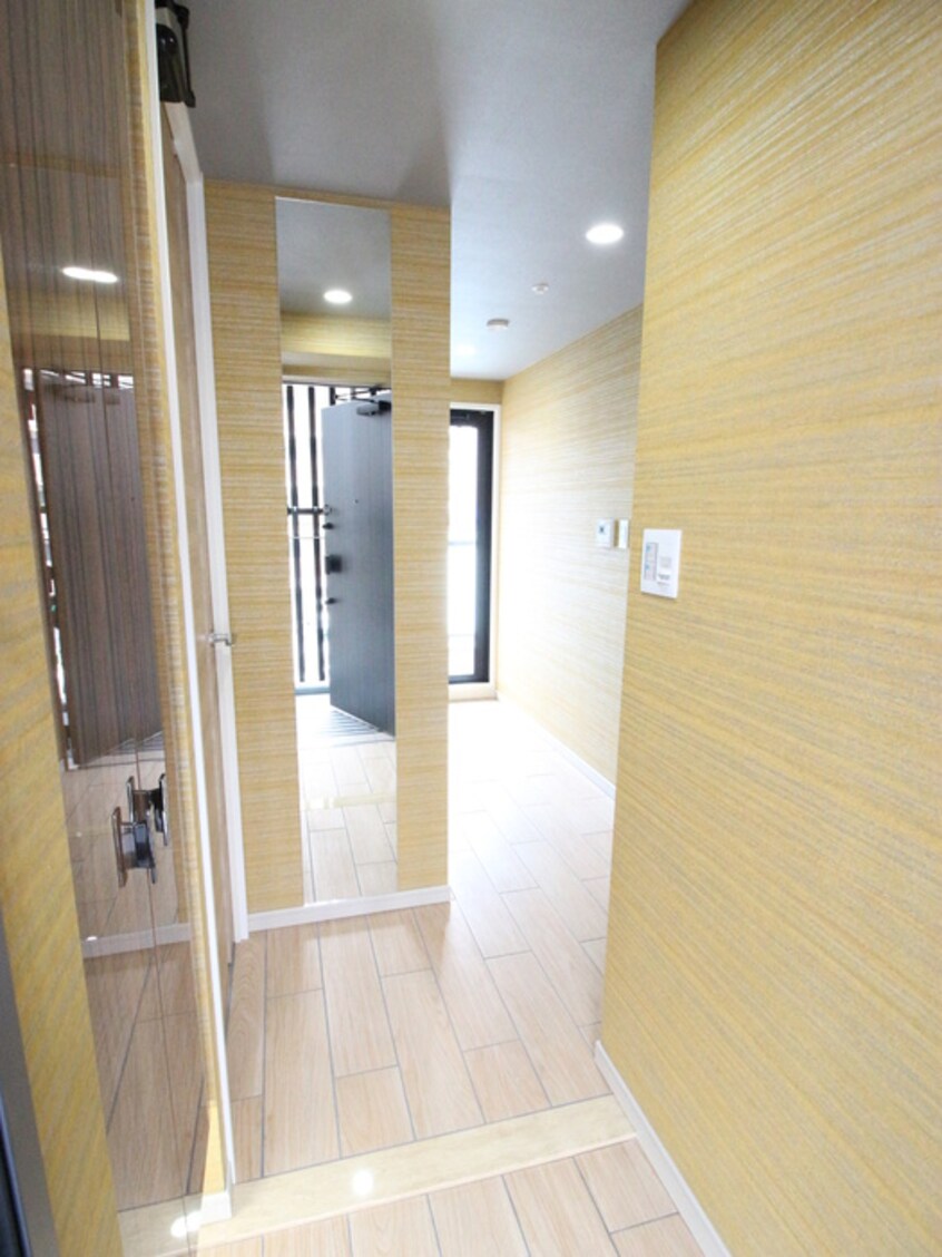 玄関 ﾌｧｰｽﾄﾌｨｵｰﾚ阿波座ｱｸｱ(203)