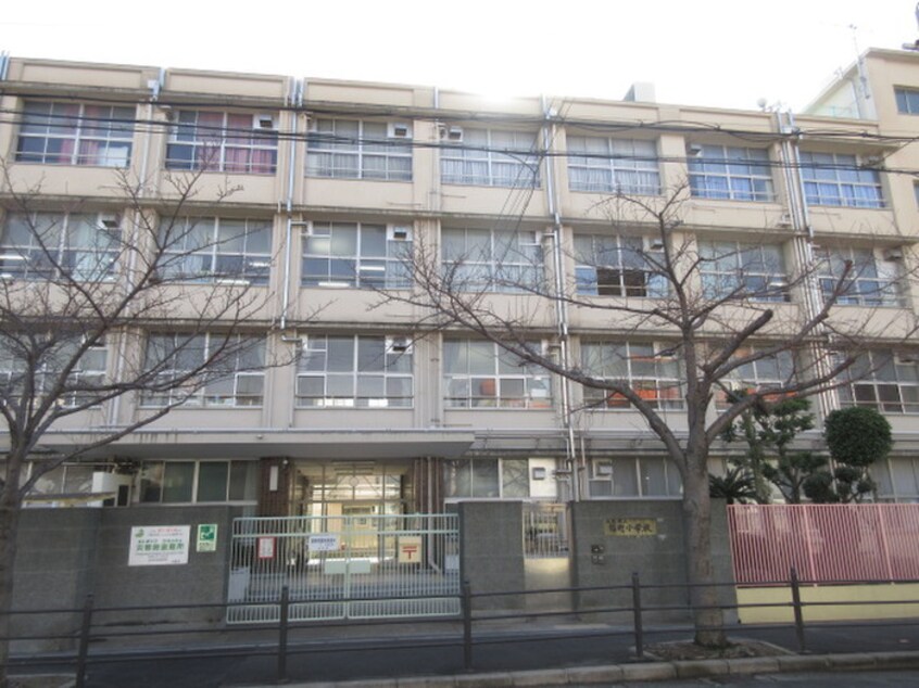 鶴町小学校(小学校)まで402m ヴィラスリ－スタ－鶴浜