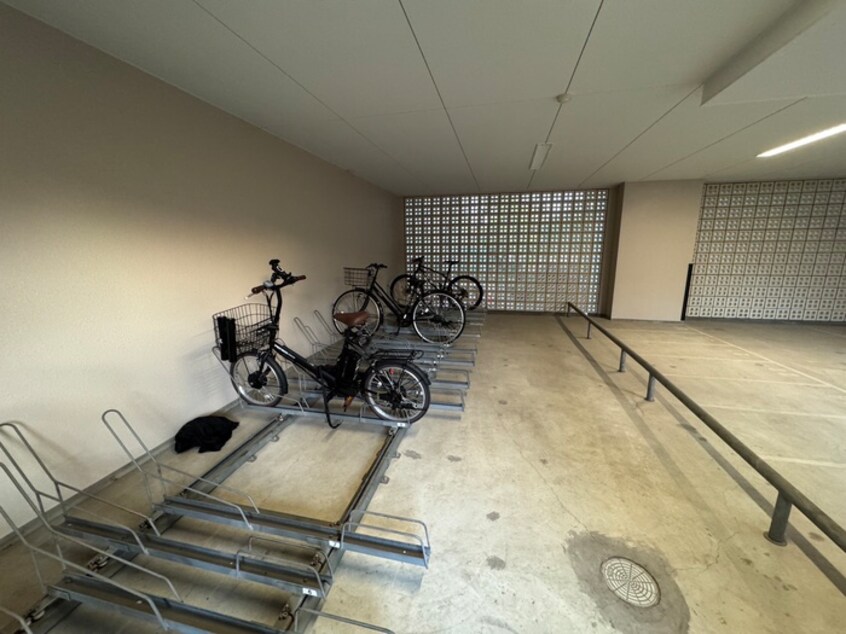 駐輪場 アグレア－ブル