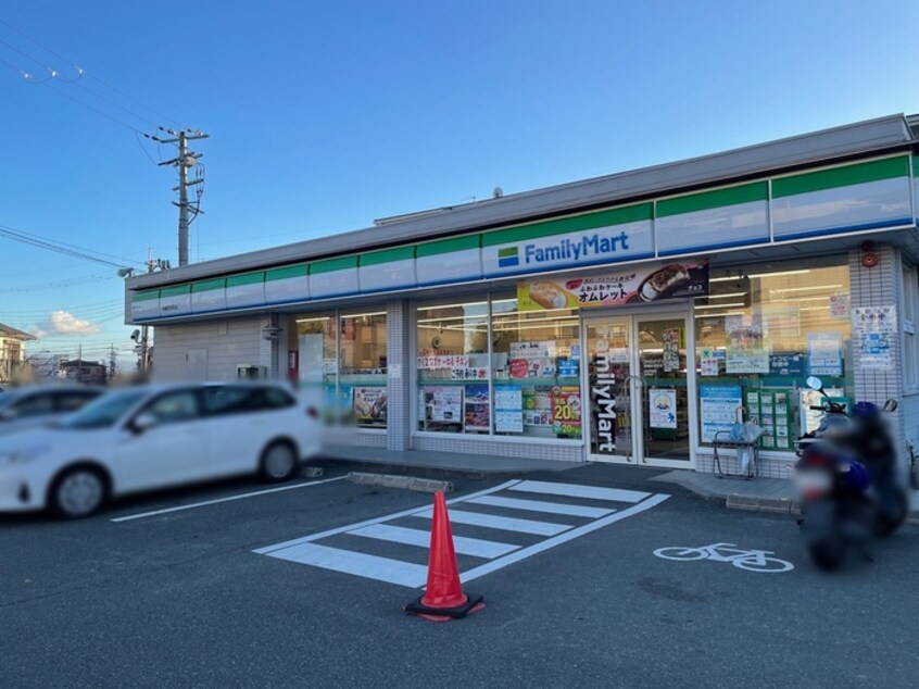 ファミリーマート 高槻岡本町店(コンビニ)まで130m ラ－クハイツ