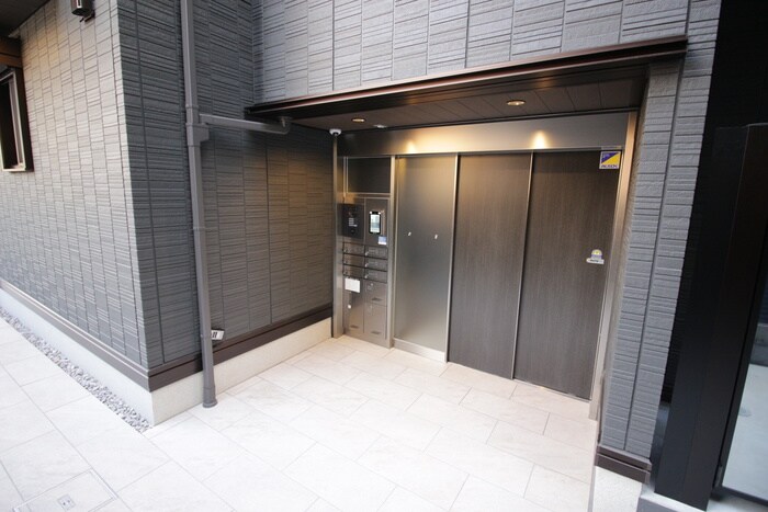 エントランス部分 Ｄ－ｒｅｓｉｄｅｎｃｅ服部本町