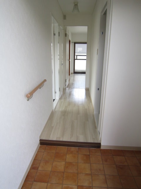 廊下 スタンドアップ忍ヶ丘