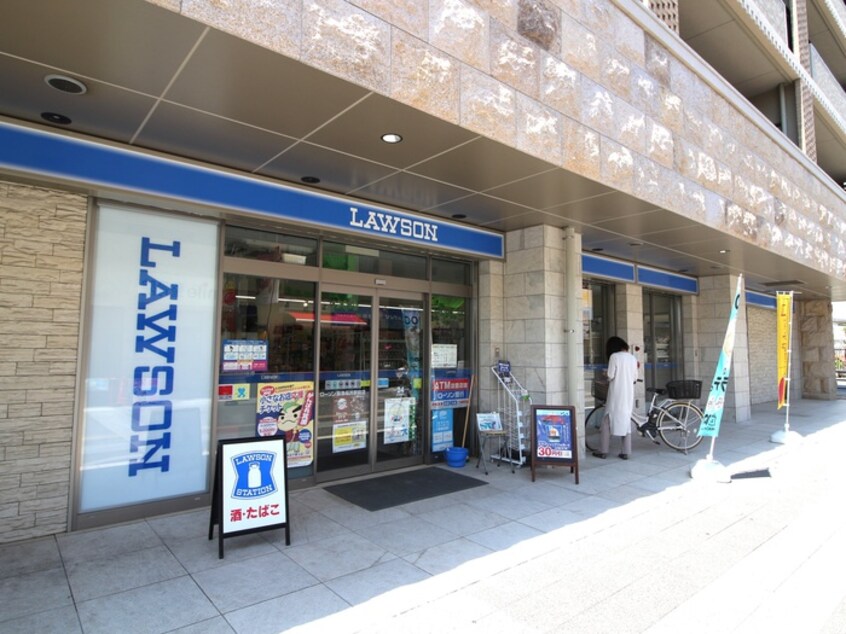 ローソン阪急桜井駅前店(コンビニ)まで635m デューク住宅Ａ棟