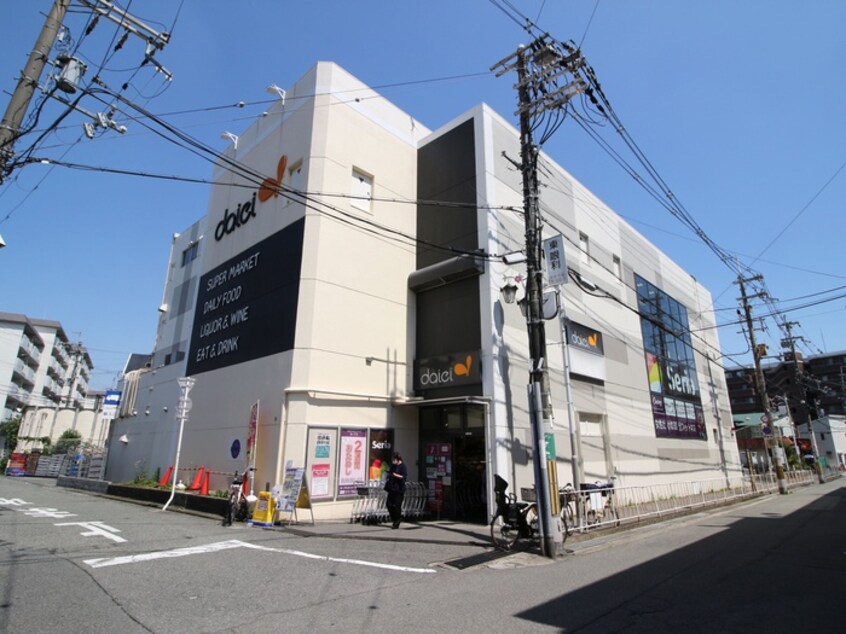 ダイエー桜井駅前店(スーパー)まで685m デューク住宅Ａ棟