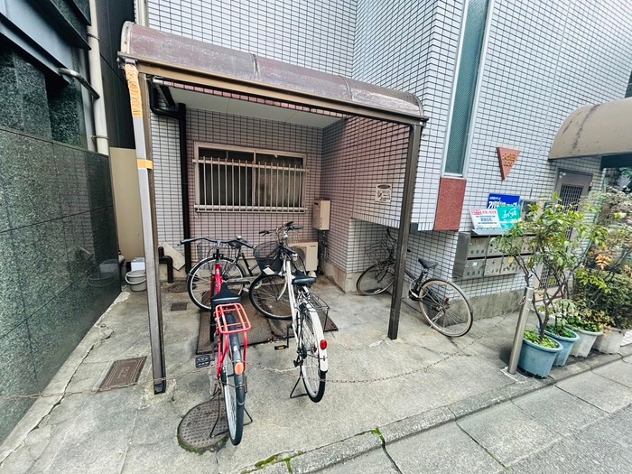 駐輪場 久保田ビル