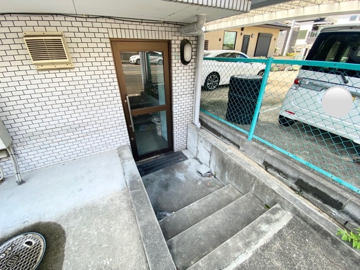 エントランス部分 ドミール伊勢田