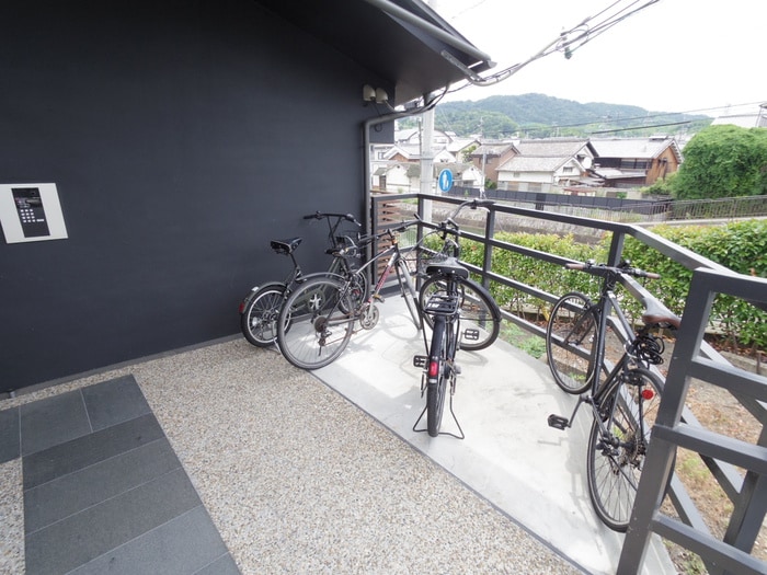 駐輪場 STUDIO1004