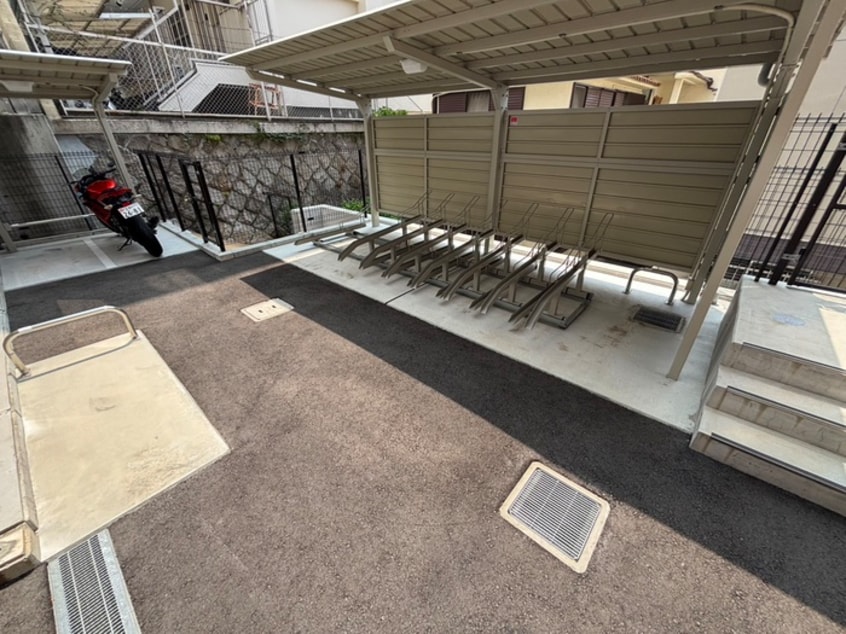 駐輪場 GOPI RESIDENCES