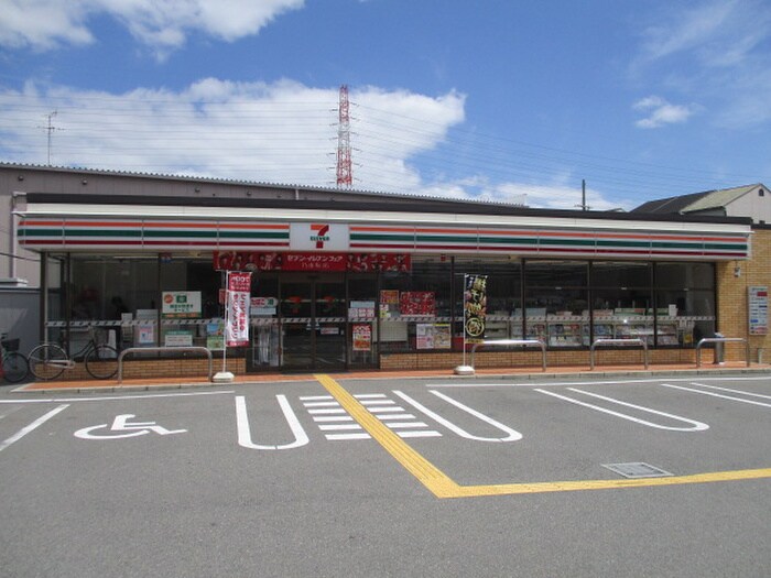 セブンイレブン(スーパー)まで100m ラフィ－ネ北島