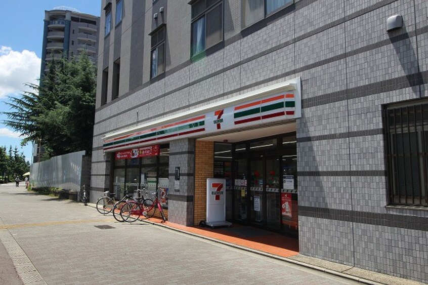 セブンイレブン京都堀川松原店(コンビニ)まで320m ﾌｧｽﾃｰﾄ京都堀川ｽｸｴｱ（1004）