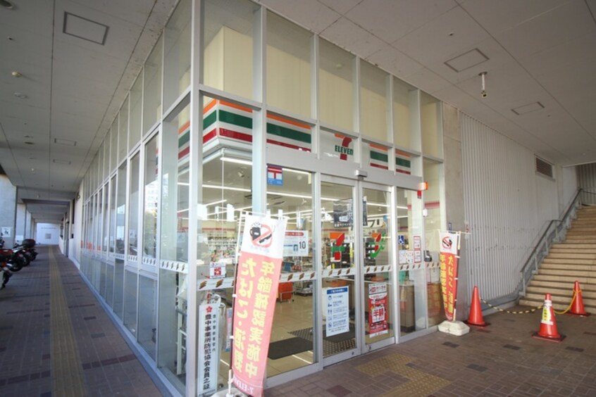 セブンイレブン 豊中岡上の町２丁目店(コンビニ)まで311m レジデンスコート豊中末広町