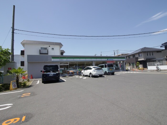 ファミリーマート楠葉中町店(コンビニ)まで260m 楠葉ビュ－ハイツ