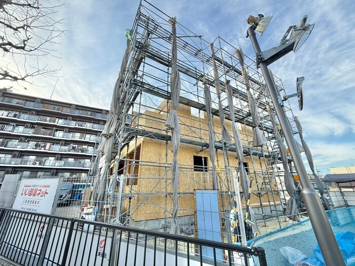 建築中 ガーデン・アイリス