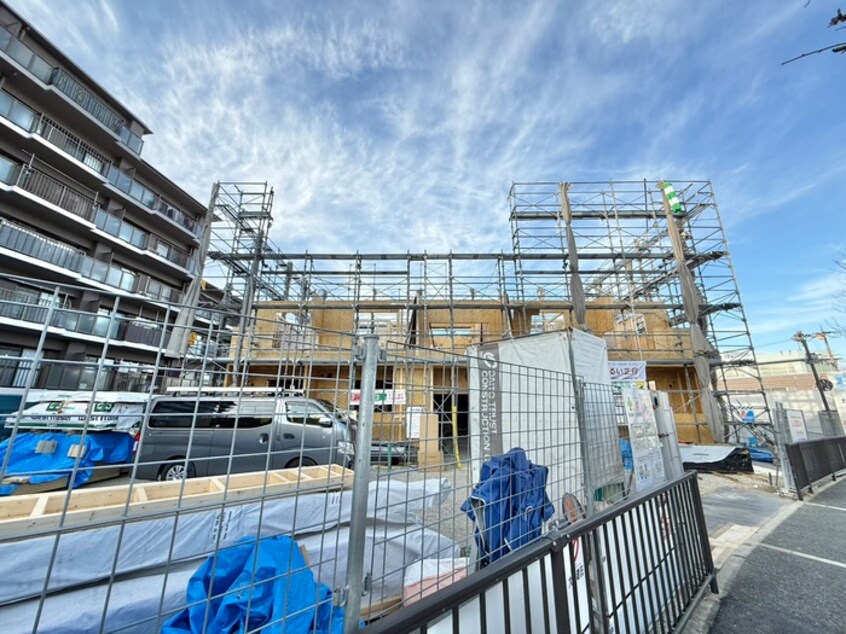 建築中 ガーデン・アイリス