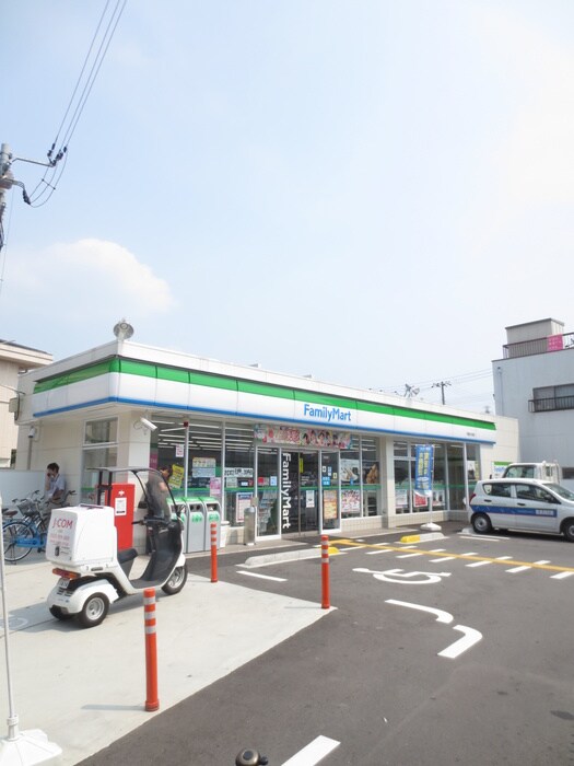 ファミリーマート 門真古川町店(コンビニ)まで303m ヴァンベール垣内