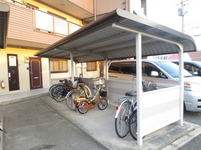 駐輪場 ハイツ山手